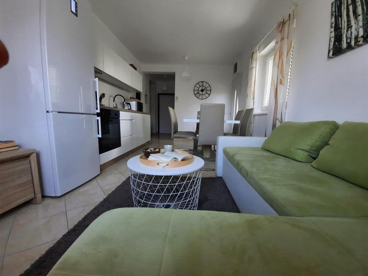 Apartments Adrijana Malinska Exterior foto